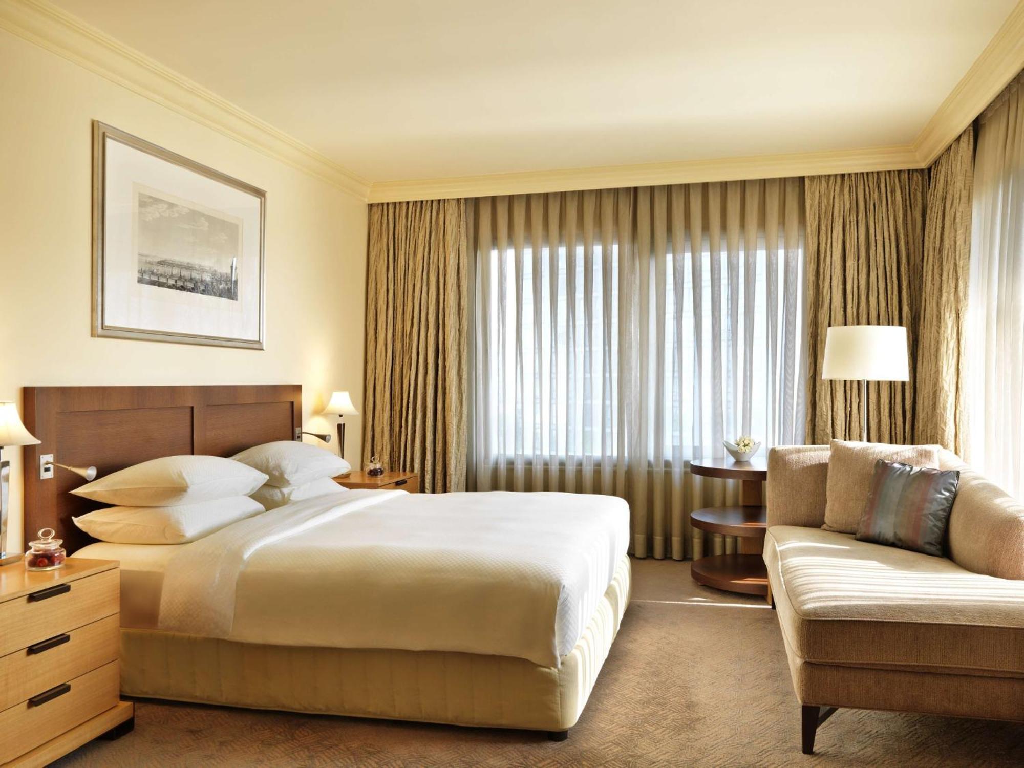 Grand Hyatt Отель 5*
